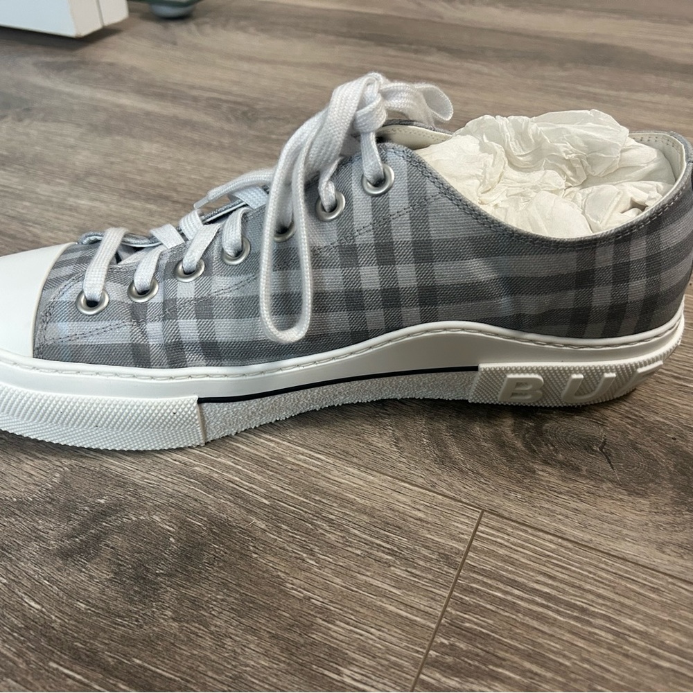 Burberry Shoes - Picture 6 of 8